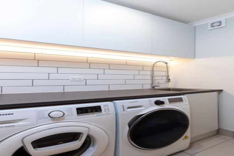 Photo of property in 7 Massey Street, Westown, New Plymouth, 4310