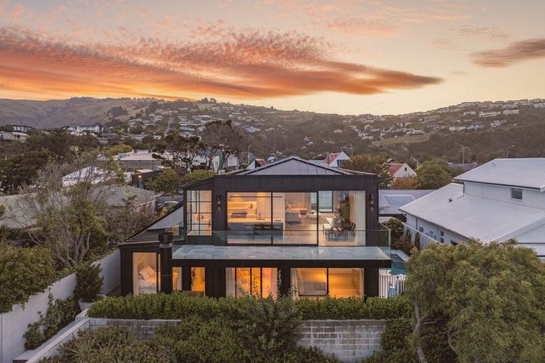 Photo of property in 8a Beachville Road, Redcliffs, Christchurch, 8081