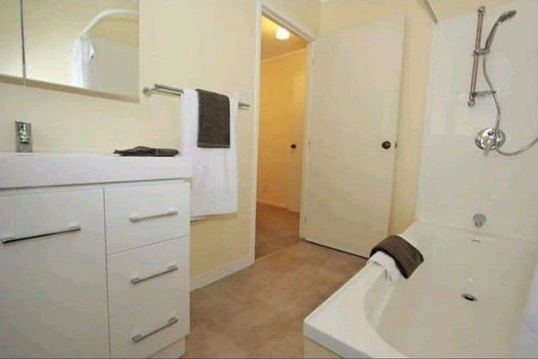 Photo of property in 1/89 Woodglen Road, Glen Eden, Auckland, 0602