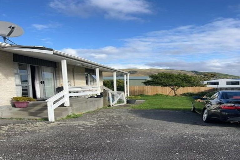 Photo of property in 8a Utauta Street, Waikanae, 5036