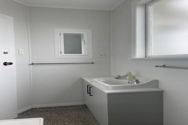 Photo of property in 72b Arimu Road, Papakura, 2110