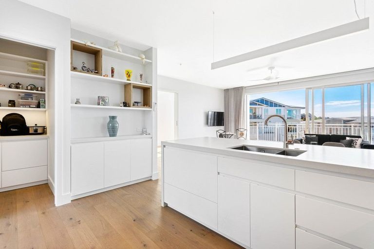 Photo of property in 65 Landmark Terrace, Orewa, 0931