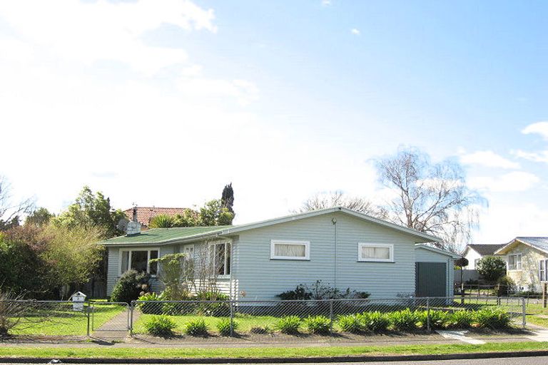 Photo of property in 2 Cobham Crescent, Waipukurau, 4200