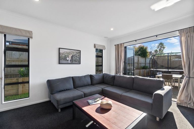 Photo of property in 54 Cairns Crescent, Rototuna, Hamilton, 3210