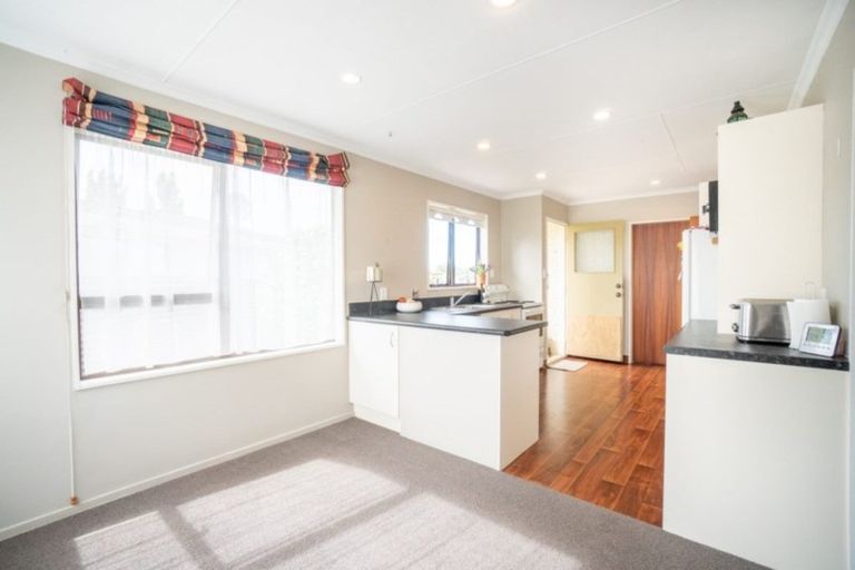 Photo of property in 37 Humphries Place, Awapuni, Palmerston North, 4412