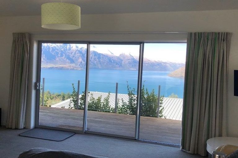 Photo of property in 129b Wynyard Crescent, Fernhill, Queenstown, 9300