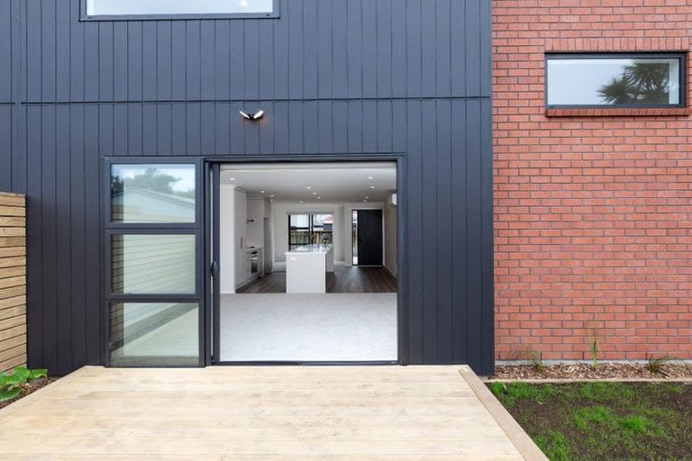 Photo of property in 8 Henui Street, Strandon, New Plymouth, 4312