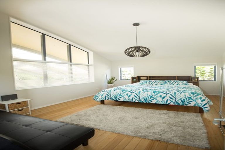 Photo of property in 48 Renata Crescent, Te Atatu Peninsula, Auckland, 0610