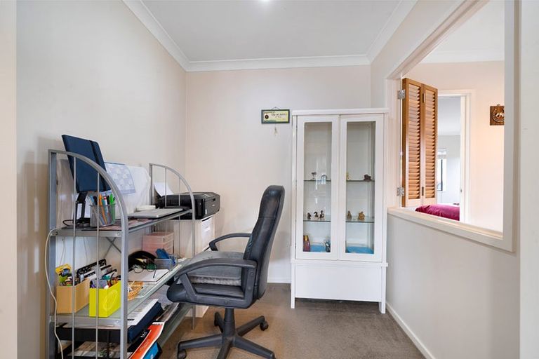 Photo of property in 5 Mcwhirters Farm Lane, Massey, Auckland, 0614