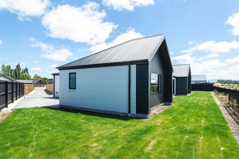 Photo of property in 23 Angus Place, Rangiora, 7400