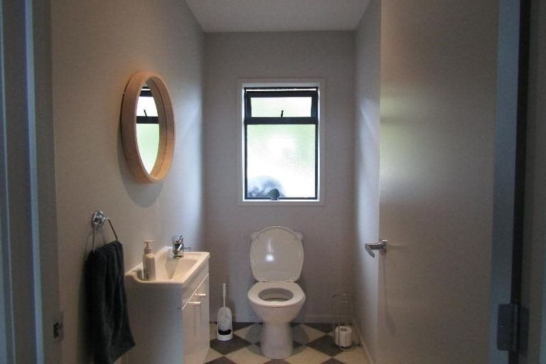 Photo of property in 17 Peregrine Place, Kinloch, Taupo, 3377