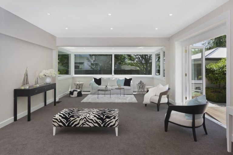 Photo of property in 21 Saint Andrews Square, Strowan, Christchurch, 8052