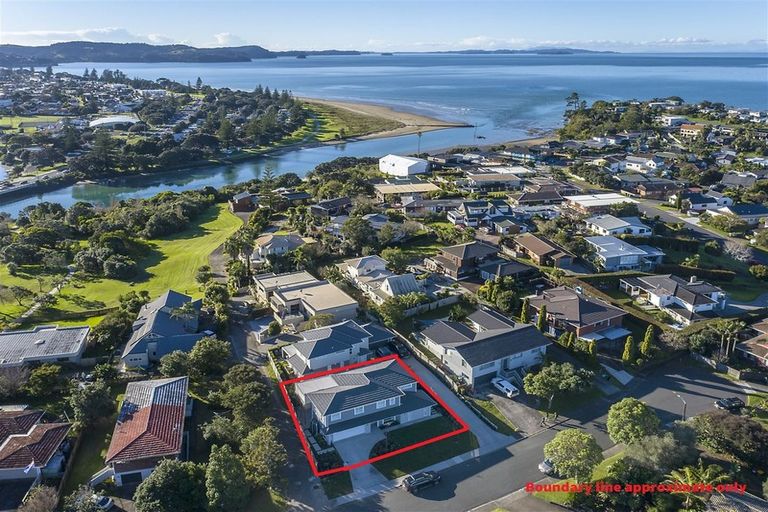 Photo of property in 48 Amorino Drive, Red Beach, 0932