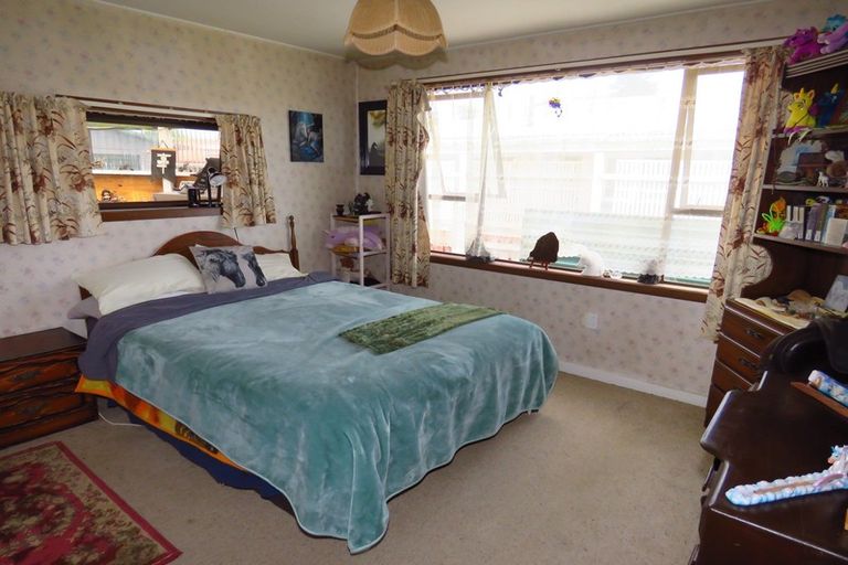 Photo of property in 86 Wakefield Street, Westport, 7825