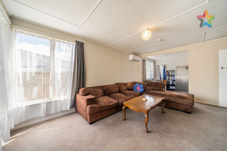 Photo of property in 43 August Street, Stokes Valley, Lower Hutt, 5019
