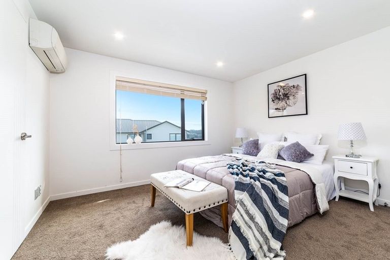 Photo of property in 20 Peony Mews, Oteha, Auckland, 0632