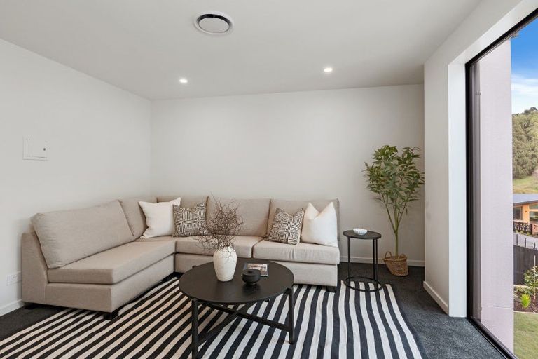 Photo of property in 10 Flowers Lane, Cracroft, Christchurch, 8022