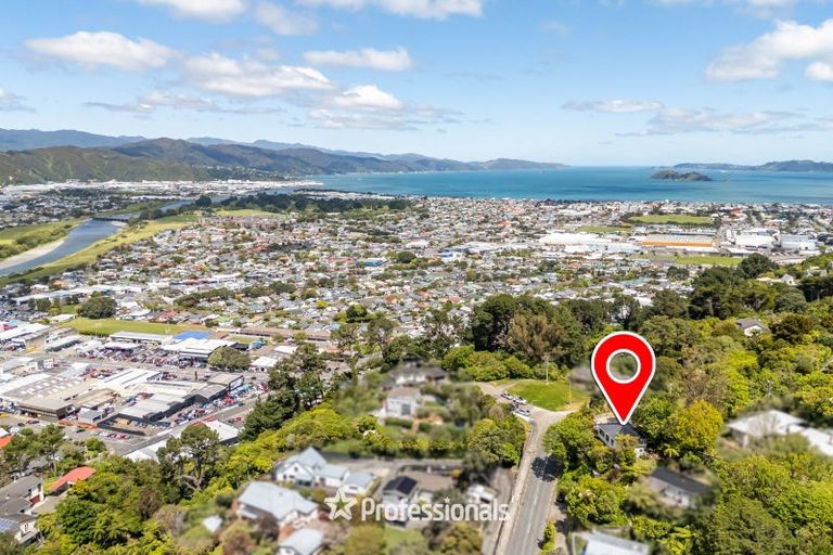 Photo of property in 24 Miromiro Road, Normandale, Lower Hutt, 5010