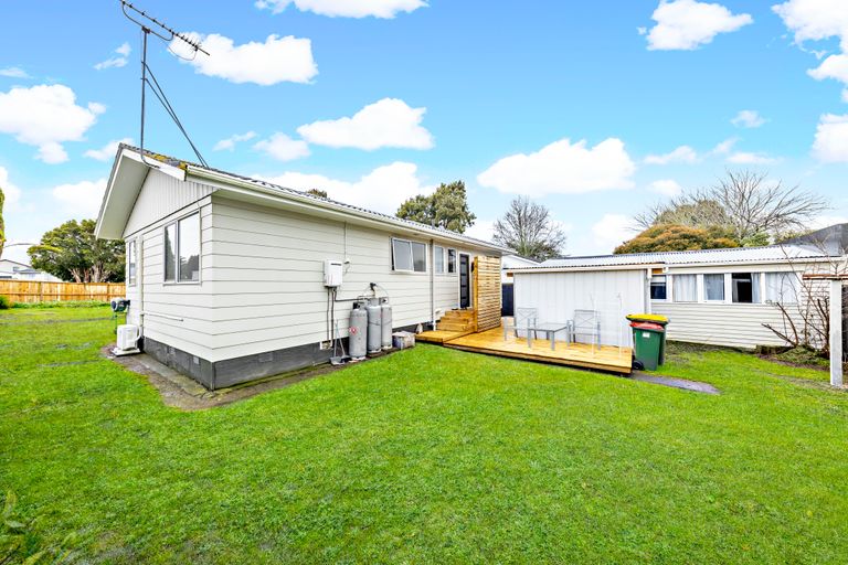 Photo of property in 11 Hinton Place, Weymouth, Auckland, 2103