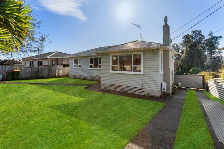 Photo of property in 9 Endeavour Street, Marfell, New Plymouth, 4310