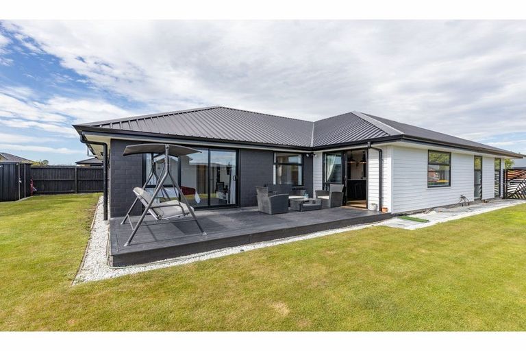 Photo of property in 24 Roys Street, Marshland, Christchurch, 8083