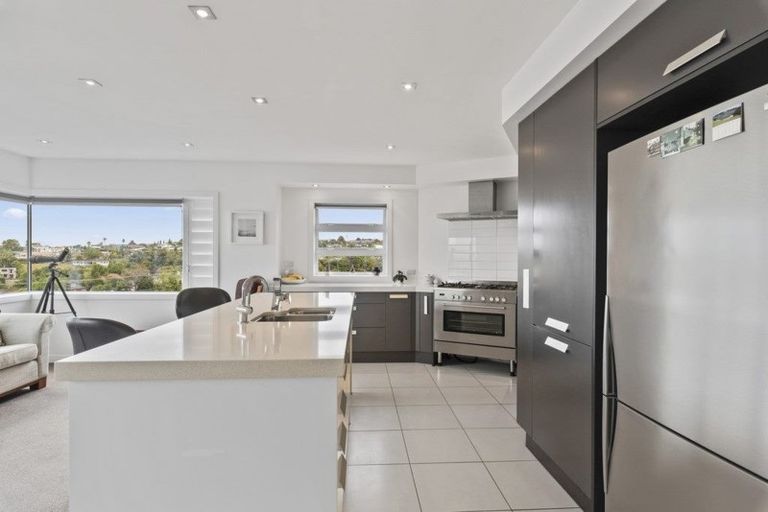 Photo of property in 37a Peter Terrace, Castor Bay, Auckland, 0620