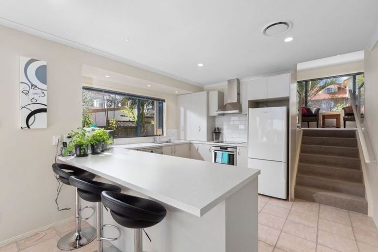 Photo of property in 3 Margaret Henry Crescent, Oteha, Auckland, 0632