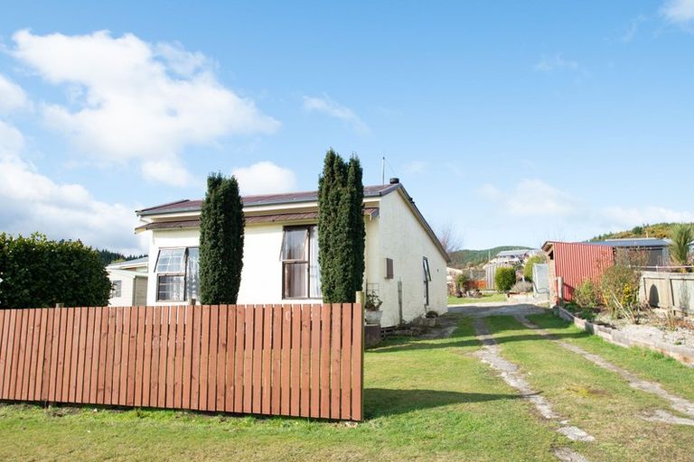 Photo of property in 82 Salcombe Street, Kaitangata, 9210