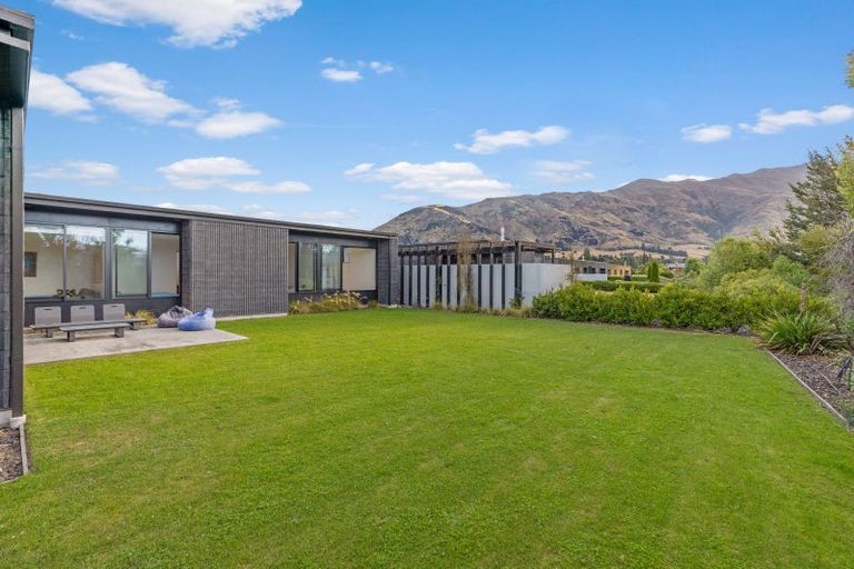 Photo of property in 6 Stackbrae Avenue, Wanaka, 9305
