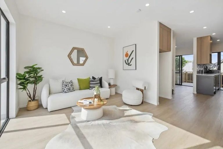 Photo of property in 73 Highland Park Drive, Botany Downs, Auckland, 2010