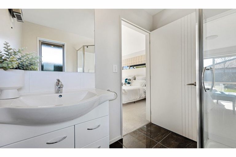 Photo of property in 10 Oakdene Place, Halswell, Christchurch, 8025