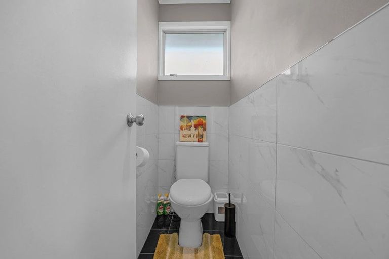 Photo of property in 17 Landow Place, Henderson, Auckland, 0612