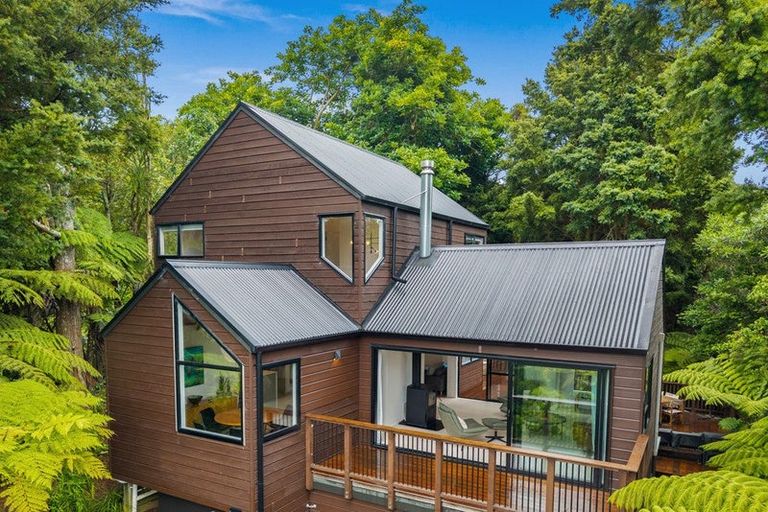 Photo of property in 189 Shaw Road, Oratia, Auckland, 0604