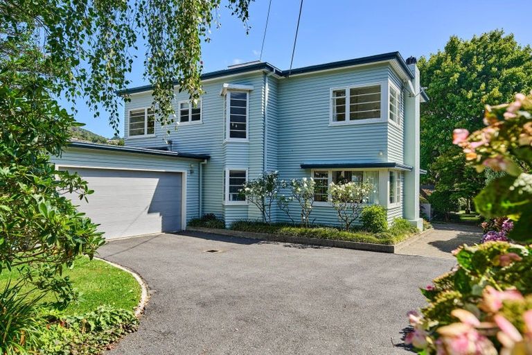Photo of property in 33 Cheviot Road, Lowry Bay, Lower Hutt, 5013