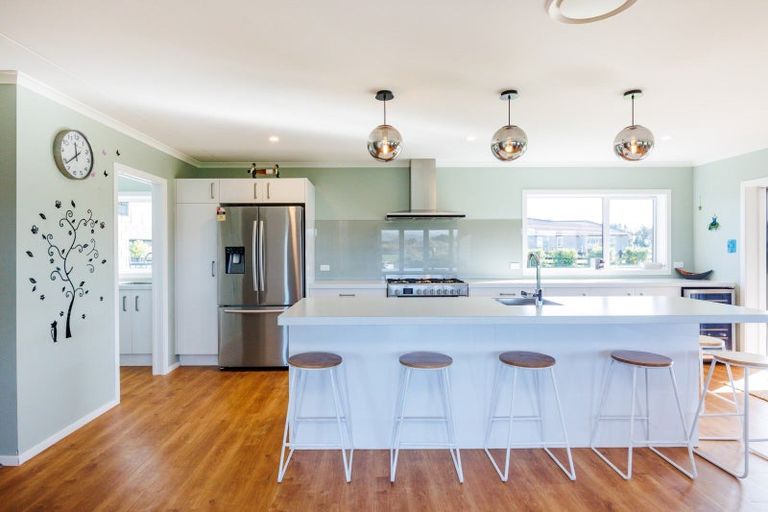 Photo of property in 21 Loveston Lane, Kelvin Grove, Palmerston North, 4470