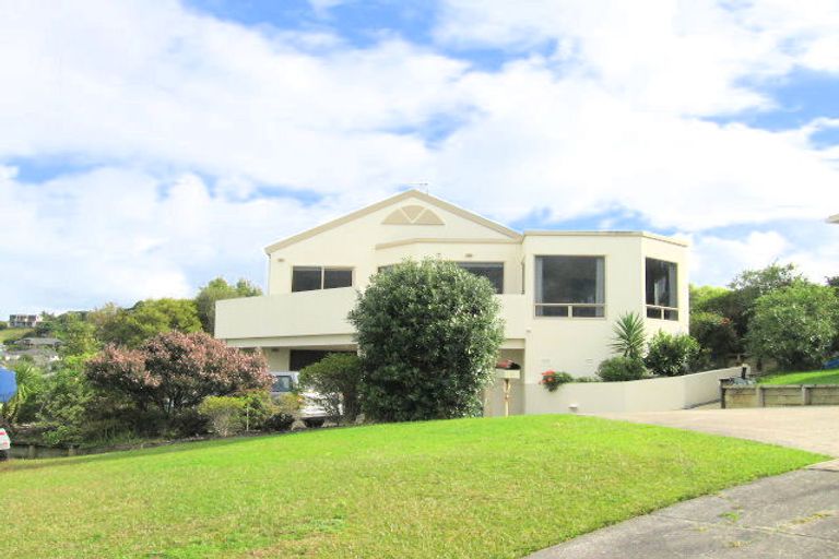 Photo of property in 8 Montcalm Close, Orewa, 0931