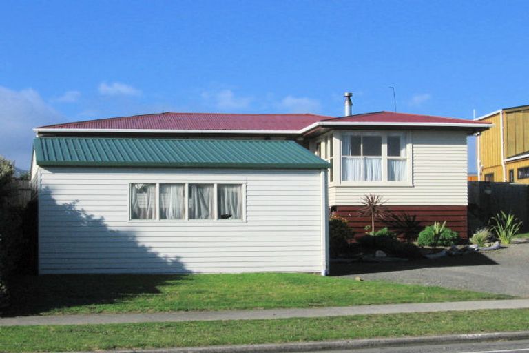 Photo of property in 46 Rutherford Drive, Waikanae Beach, Waikanae, 5036