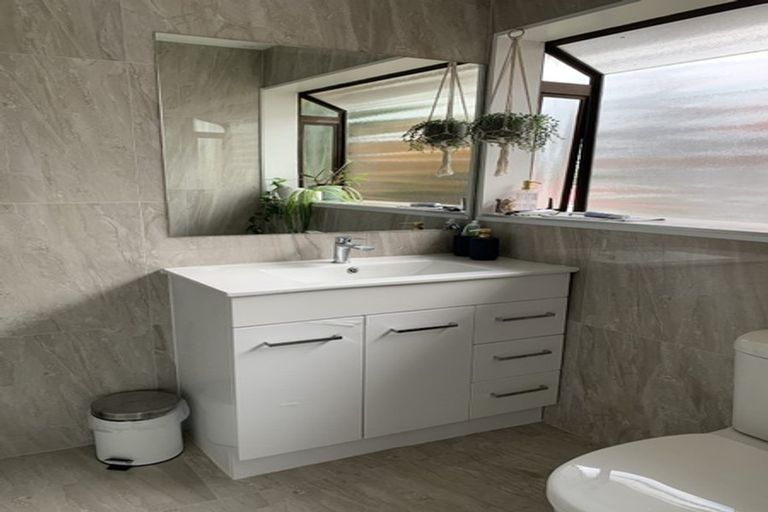 Photo of property in 43 Gosford Drive, Botany Downs, Auckland, 2010