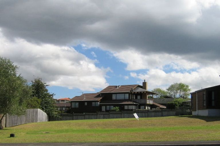 Photo of property in 7 Marlin Street, West Harbour, Auckland, 0618