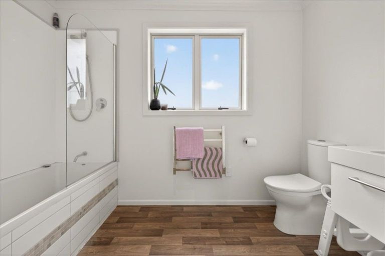 Photo of property in 17 Boucher Avenue, Te Puke, 3119