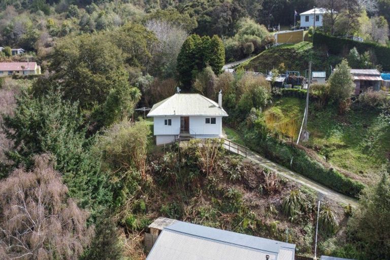 Photo of property in 11 Morepork Lane, Waipori Falls, Outram, 9073