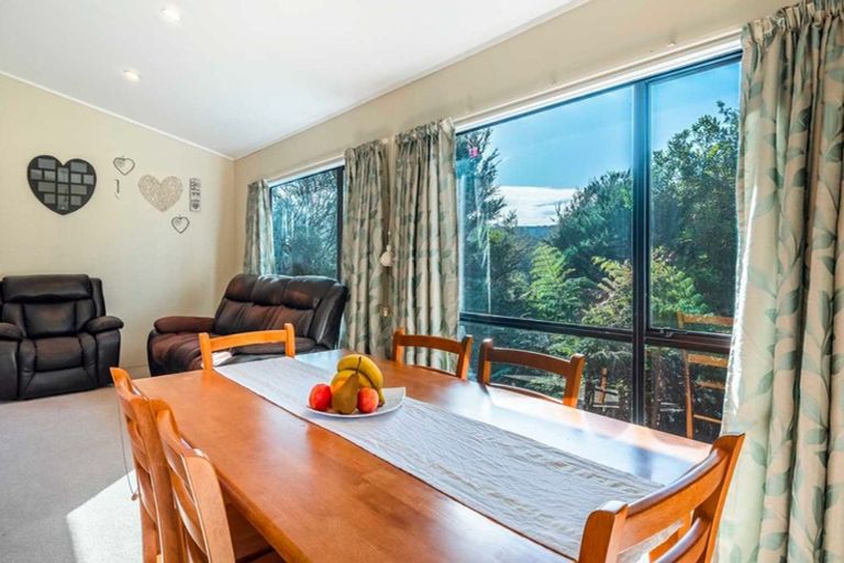 Photo of property in 2/41 Radiata Lane, Chatswood, Auckland, 0626