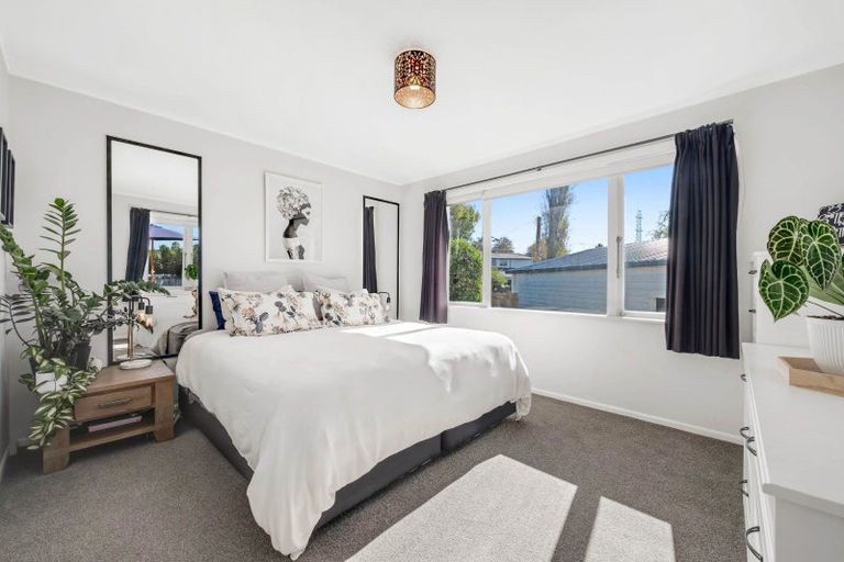 Photo of property in 2/12 Pandora Place, Pakuranga, Auckland, 2010