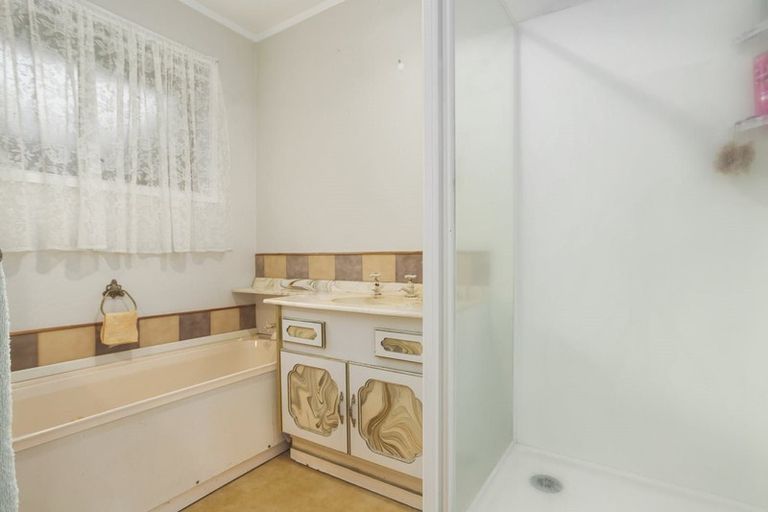 Photo of property in 2/84 Coronation Road, Mangere Bridge, Auckland, 2022