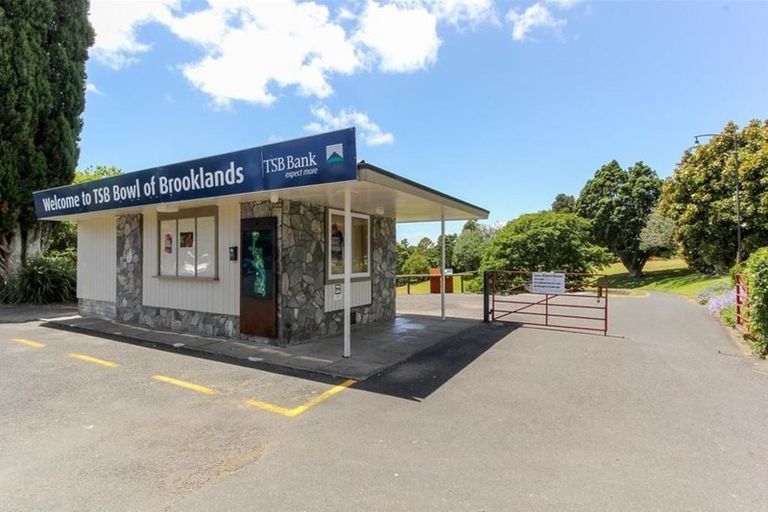 Photo of property in 25 Holsworthy Road, New Plymouth, 4310