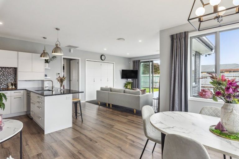 Photo of property in 24 College Drive, Paraparaumu, 5032