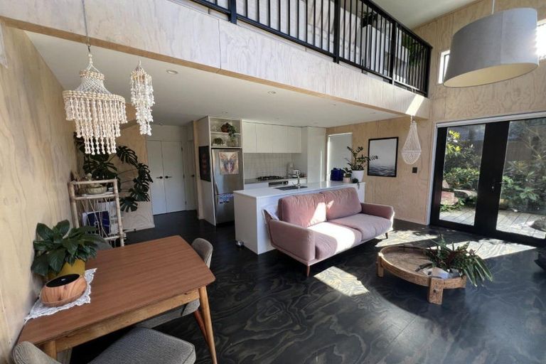 Photo of property in 16 Peace Avenue, Moturoa, New Plymouth, 4310