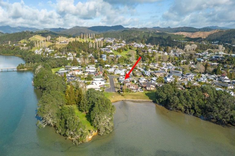 Photo of property in 102 Awarua Place, Whangamata, 3620