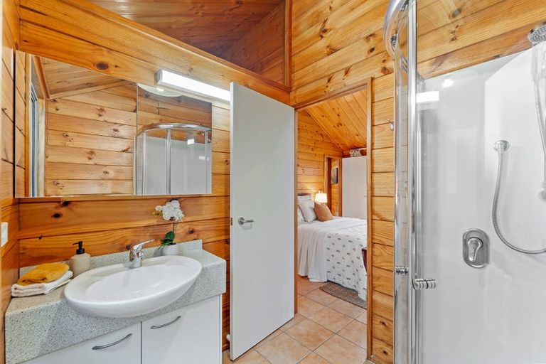 Photo of property in 38 Pacific Parade, Army Bay, Whangaparaoa, 0930