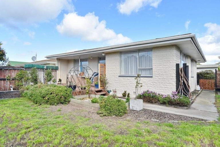 Photo of property in 2/5 Chadbury Street, Parklands, Christchurch, 8083